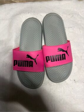 Puma Women hot pink flip flops